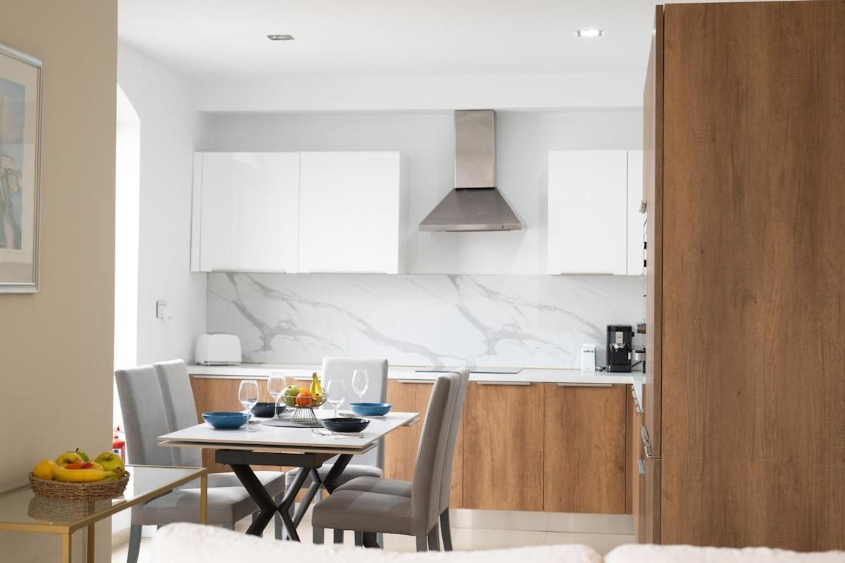 Golden Harbour - 2 Bedrooms, 2 Bathrooms 그지라 외부 사진